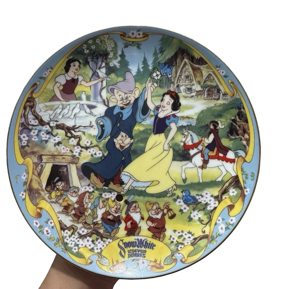 Snow White & the Seven Dwarfs Disney Fairest One of All Musical Bradford Plate